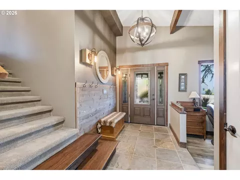 Entry Way - 426 Carthage Ave, Eugene, OR 97404 photo 1 of 3