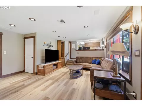 Living - 426 Carthage Ave, Eugene, OR 97404 photo 2 of 2