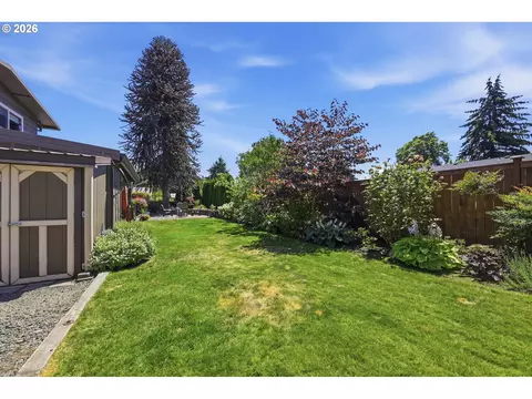 Exterior - 426 Carthage Ave, Eugene, OR 97404 photo 7 of 8