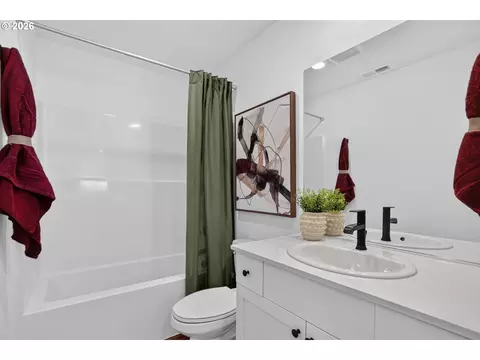 Bath - 5742 Basalt Ct, Springfield, OR 97478 photo 4 of 4