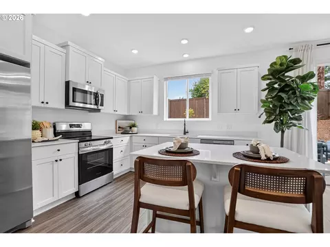 Kitchen - 5742 Basalt Ct, Springfield, OR 97478 photo 2 of 3