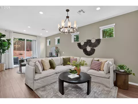 Living - 5742 Basalt Ct, Springfield, OR 97478 photo 2 of 2