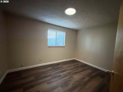 Bedroom - 18161 Meinig Ave, Sandy, OR 97055 photo 3 of 5