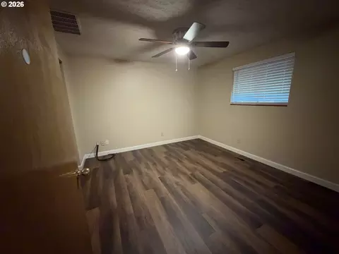Bedroom - 18161 Meinig Ave, Sandy, OR 97055 photo 1 of 5