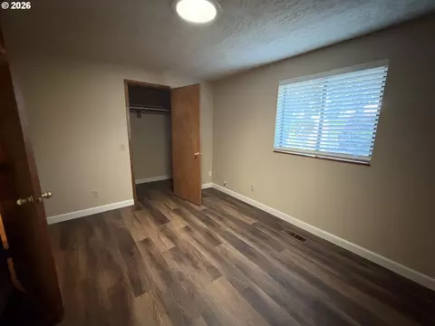 Bedroom - 18161 Meinig Ave, Sandy, OR 97055 photo 4 of 5