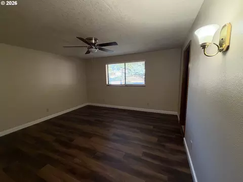 Living - 18161 Meinig Ave, Sandy, OR 97055 photo 3 of 3