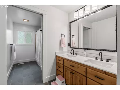 Bath - 89093 Marcola Rd, Springfield, OR 97478 photo 3 of 3
