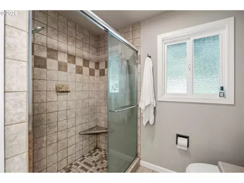 Bath - 89093 Marcola Rd, Springfield, OR 97478 photo 2 of 3
