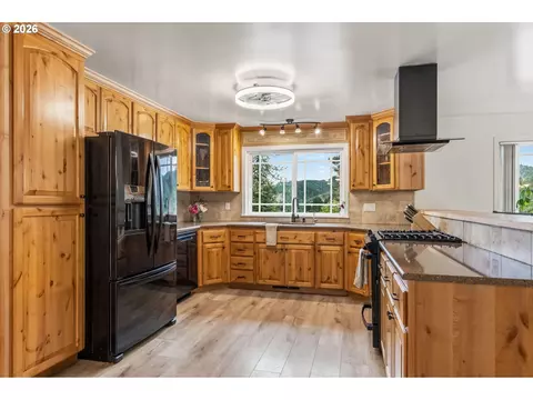 Kitchen - 89093 Marcola Rd, Springfield, OR 97478 photo 1 of 1