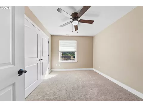 Bedroom - 613 Brooks Loop, Sutherlin, OR 97479 photo 3 of 6