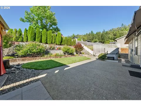 Exterior - 613 Brooks Loop, Sutherlin, OR 97479 photo 8 of 17