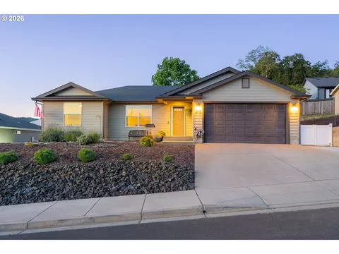 Exterior - 613 Brooks Loop, Sutherlin, OR 97479 photo 3 of 17