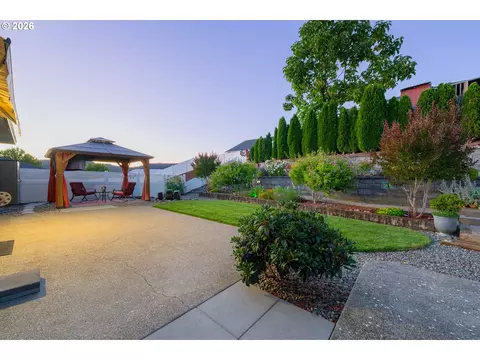 Exterior - 613 Brooks Loop, Sutherlin, OR 97479 photo 7 of 17