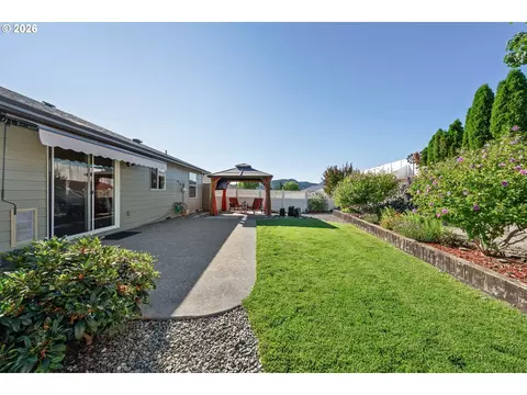 Exterior - 613 Brooks Loop, Sutherlin, OR 97479 photo 5 of 17