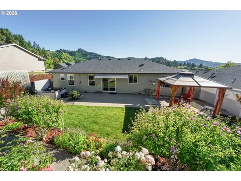 Exterior - 613 Brooks Loop, Sutherlin, OR 97479 photo 14 of 17