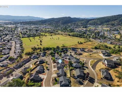 View/Area - 613 Brooks Loop, Sutherlin, OR 97479 photo 8 of 9