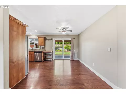 Living - 613 Brooks Loop, Sutherlin, OR 97479 photo 3 of 3