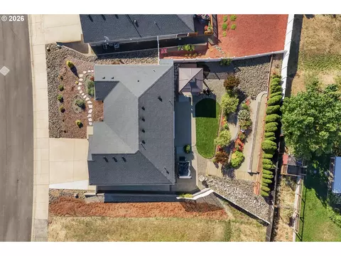 View/Area - 613 Brooks Loop, Sutherlin, OR 97479 photo 4 of 9