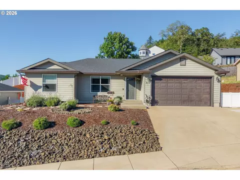 Exterior - 613 Brooks Loop, Sutherlin, OR 97479 photo 4 of 17