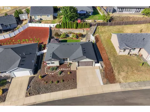 View/Area - 613 Brooks Loop, Sutherlin, OR 97479 photo 3 of 9