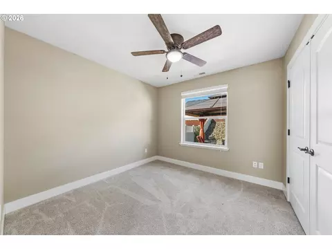 Bedroom - 613 Brooks Loop, Sutherlin, OR 97479 photo 5 of 6