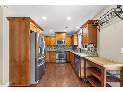 Kitchen - 613 Brooks Loop, Sutherlin, OR 97479 photo 1 of 3
