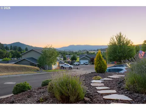Exterior - 613 Brooks Loop, Sutherlin, OR 97479 photo 17 of 17
