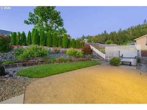Exterior - 613 Brooks Loop, Sutherlin, OR 97479 photo 9 of 17