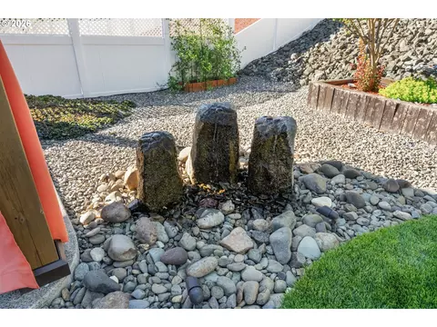 Exterior - 613 Brooks Loop, Sutherlin, OR 97479 photo 16 of 17