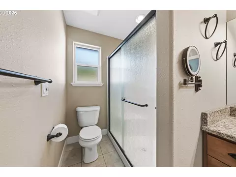 Bath - 613 Brooks Loop, Sutherlin, OR 97479 photo 2 of 3