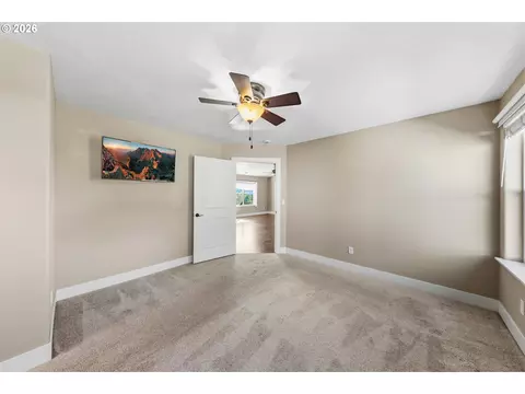 Bedroom - 613 Brooks Loop, Sutherlin, OR 97479 photo 2 of 6
