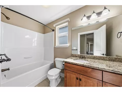 Bath - 613 Brooks Loop, Sutherlin, OR 97479 photo 3 of 3