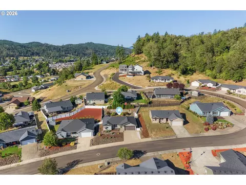 View/Area - 613 Brooks Loop, Sutherlin, OR 97479 photo 6 of 9