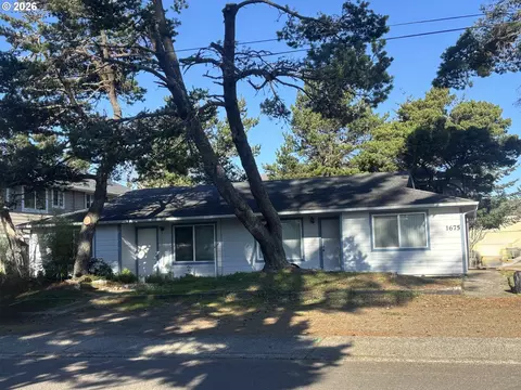 1675 22nd St, Florence, OR 97439