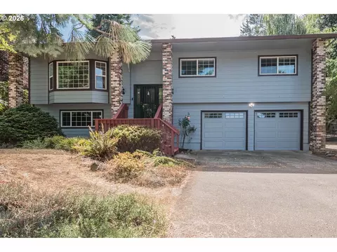 15652 Henrici Rd, Oregon City, OR 97045