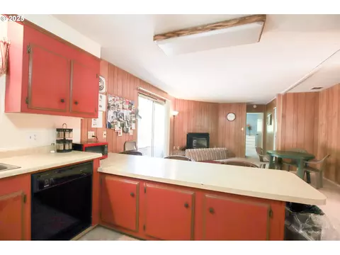Kitchen - 11425 E Mapleton Rd, Mapleton, OR 97453 photo 3 of 6