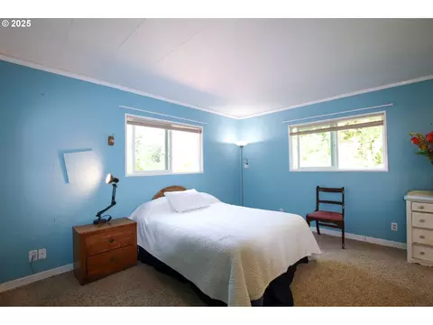 Bedroom - 11425 E Mapleton Rd, Mapleton, OR 97453 photo 3 of 5