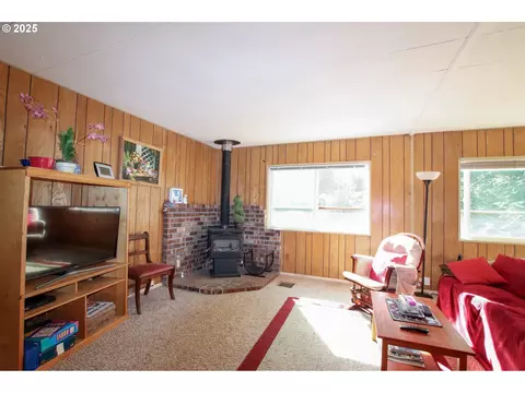 Living - 11425 E Mapleton Rd, Mapleton, OR 97453 photo 3 of 8