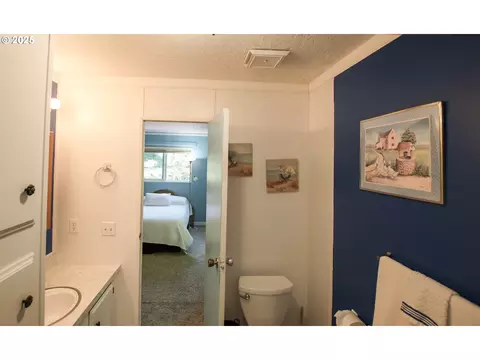 Bath - 11425 E Mapleton Rd, Mapleton, OR 97453 photo 2 of 4