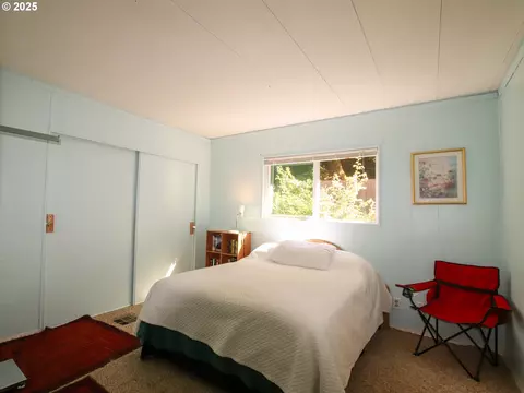 Bedroom - 11425 E Mapleton Rd, Mapleton, OR 97453 photo 1 of 5