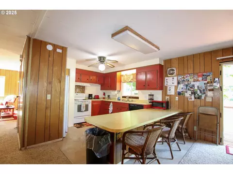 Kitchen - 11425 E Mapleton Rd, Mapleton, OR 97453 photo 4 of 6