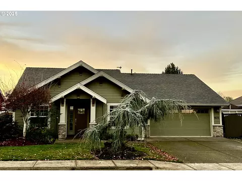 403 NE Holiday Ave, Dallas, OR 97338