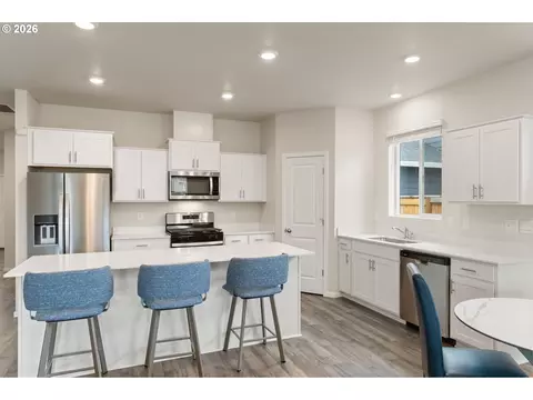 Kitchen - 2956 U St, Springfield, OR 97477 photo 6 of 6