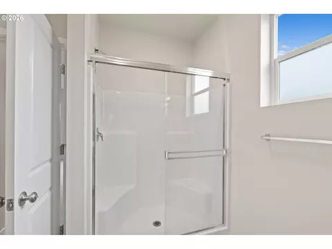 Bath - 2956 U St, Springfield, OR 97477 photo 1 of 3