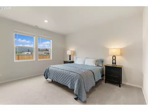 Bedroom - 2956 U St, Springfield, OR 97477 photo 1 of 6