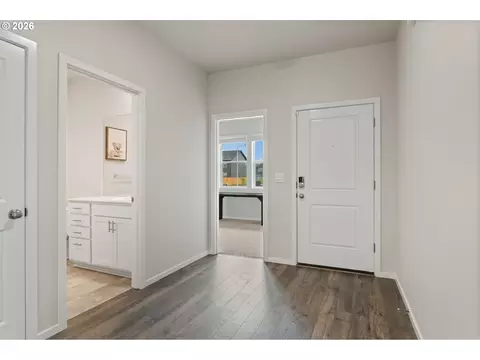 Entry Way - 2956 U St, Springfield, OR 97477 photo 2 of 2
