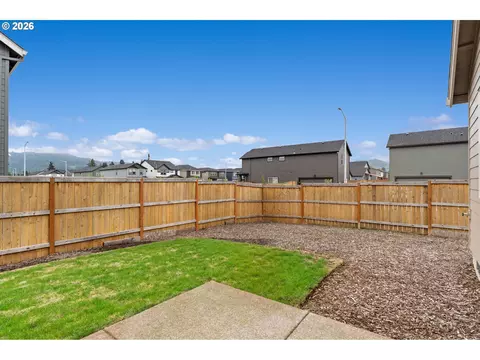 Exterior - 2956 U St, Springfield, OR 97477 photo 3 of 7