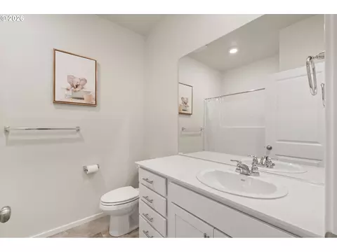 Bath - 2956 U St, Springfield, OR 97477 photo 2 of 3
