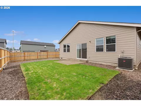 Exterior - 2956 U St, Springfield, OR 97477 photo 4 of 7