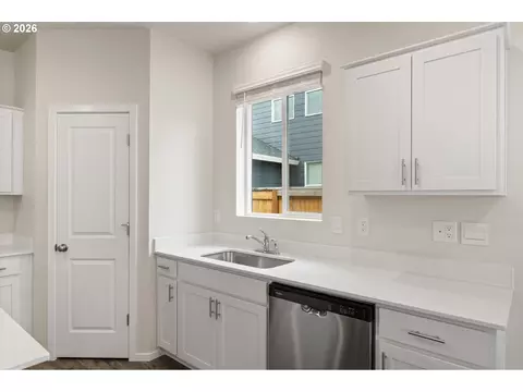 Kitchen - 2956 U St, Springfield, OR 97477 photo 4 of 6